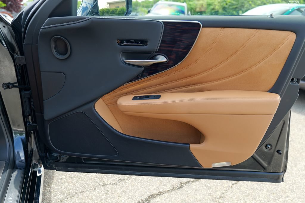 Used 2024 Lexus LS 500 AWD w/ Interior Upgrade Package image 33