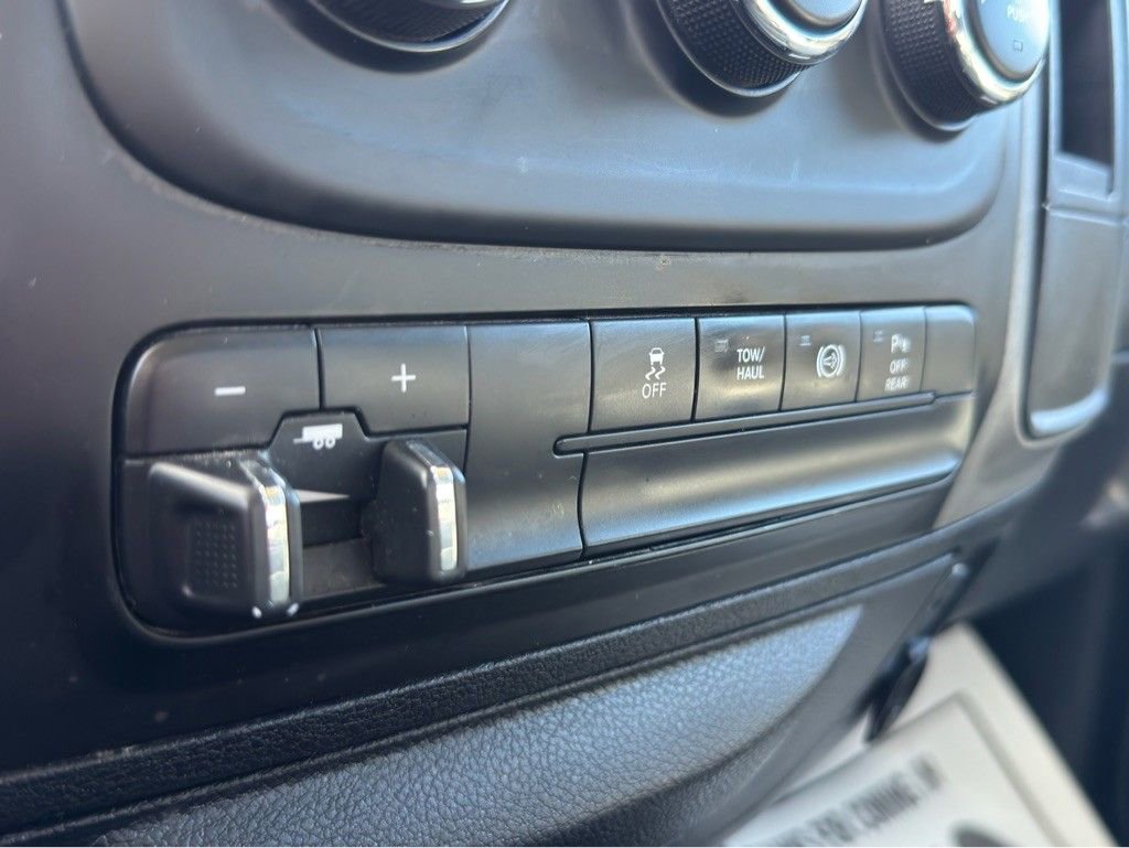 Used 2018 RAM 2500 Tradesman w/ Chrome Appearance Group image 32