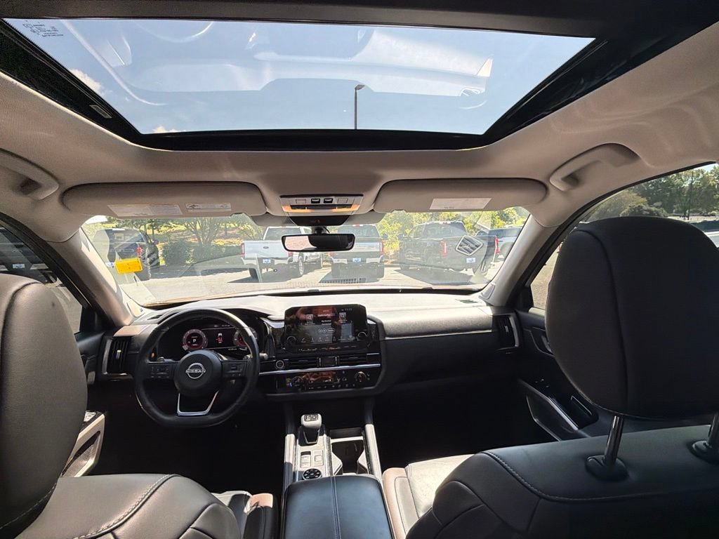 Used 2023 Nissan Pathfinder Platinum AWD/4WD image 18