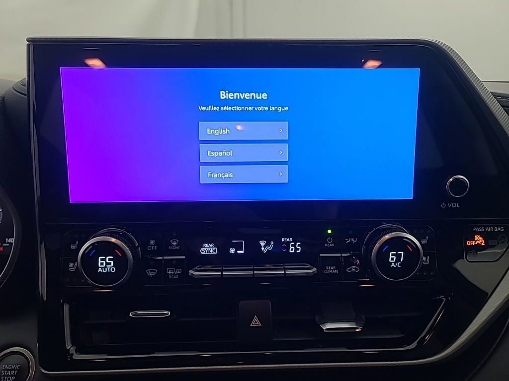 Used 2025 Toyota Highlander Platinum image 36