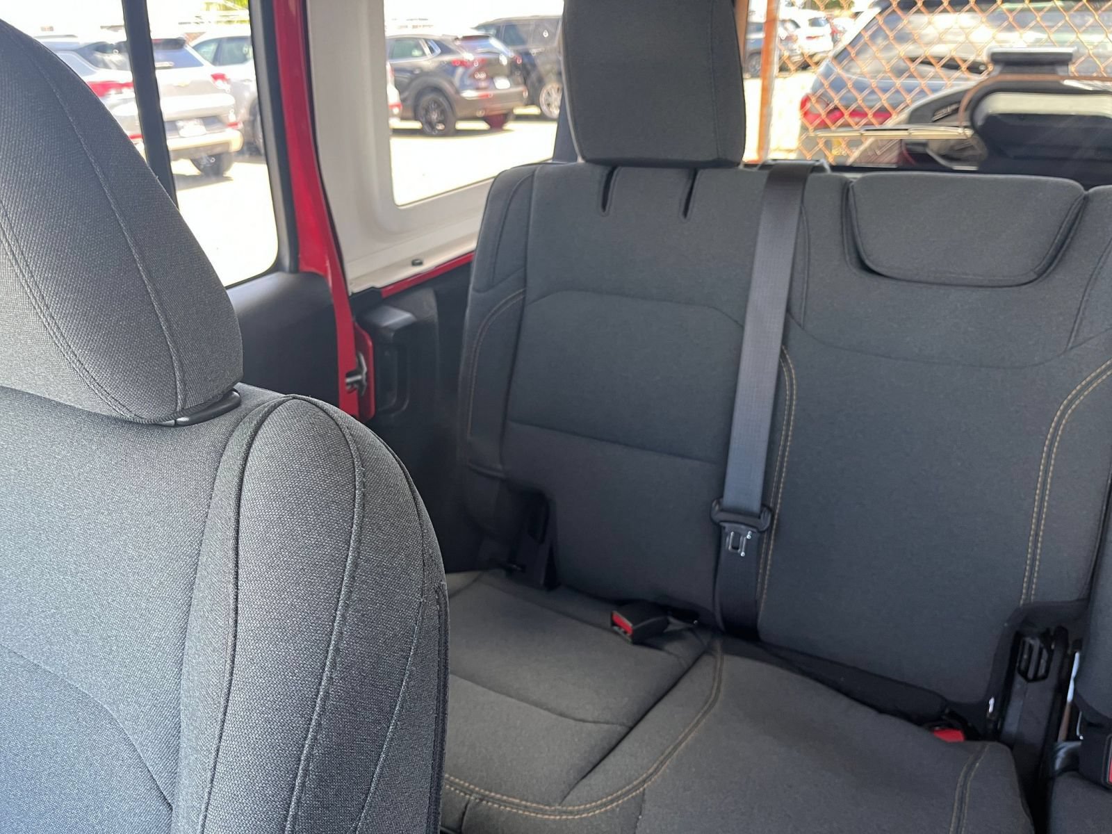 Used 2025 Jeep Wrangler Unlimited Sahara AWD/4WD image 38