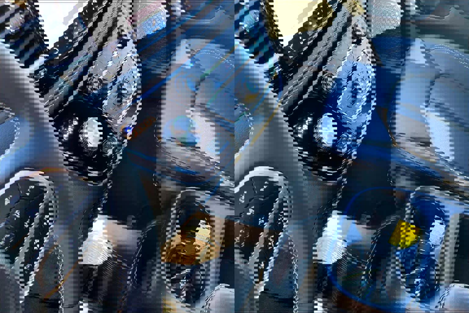 Used 2025 Chrysler Pacifica Select image 17