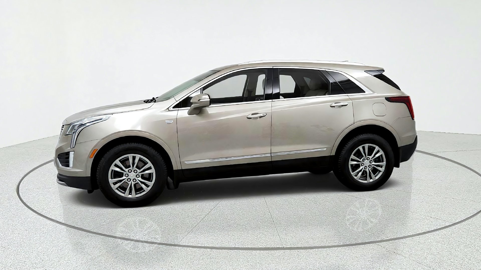 Certified 2023 Cadillac XT5 Premium Luxury AWD/4WD image 2