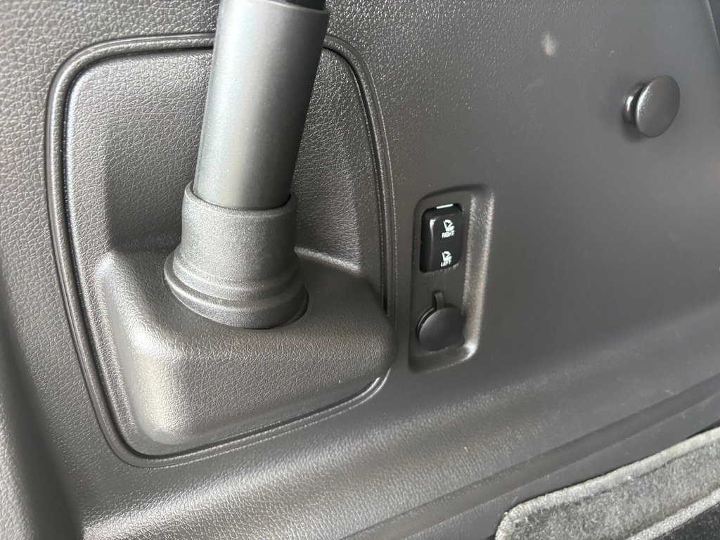 Used 2013 Ford Edge Sport w/ Driver Entry Pkg FWD image 32