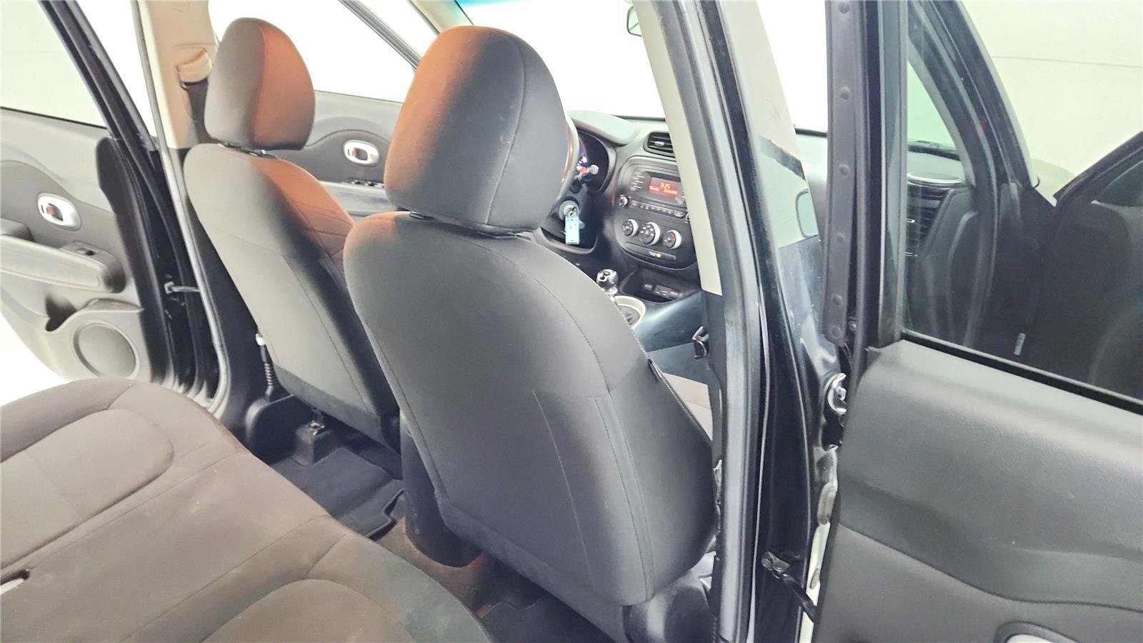 Used 2015 Kia Soul image 28