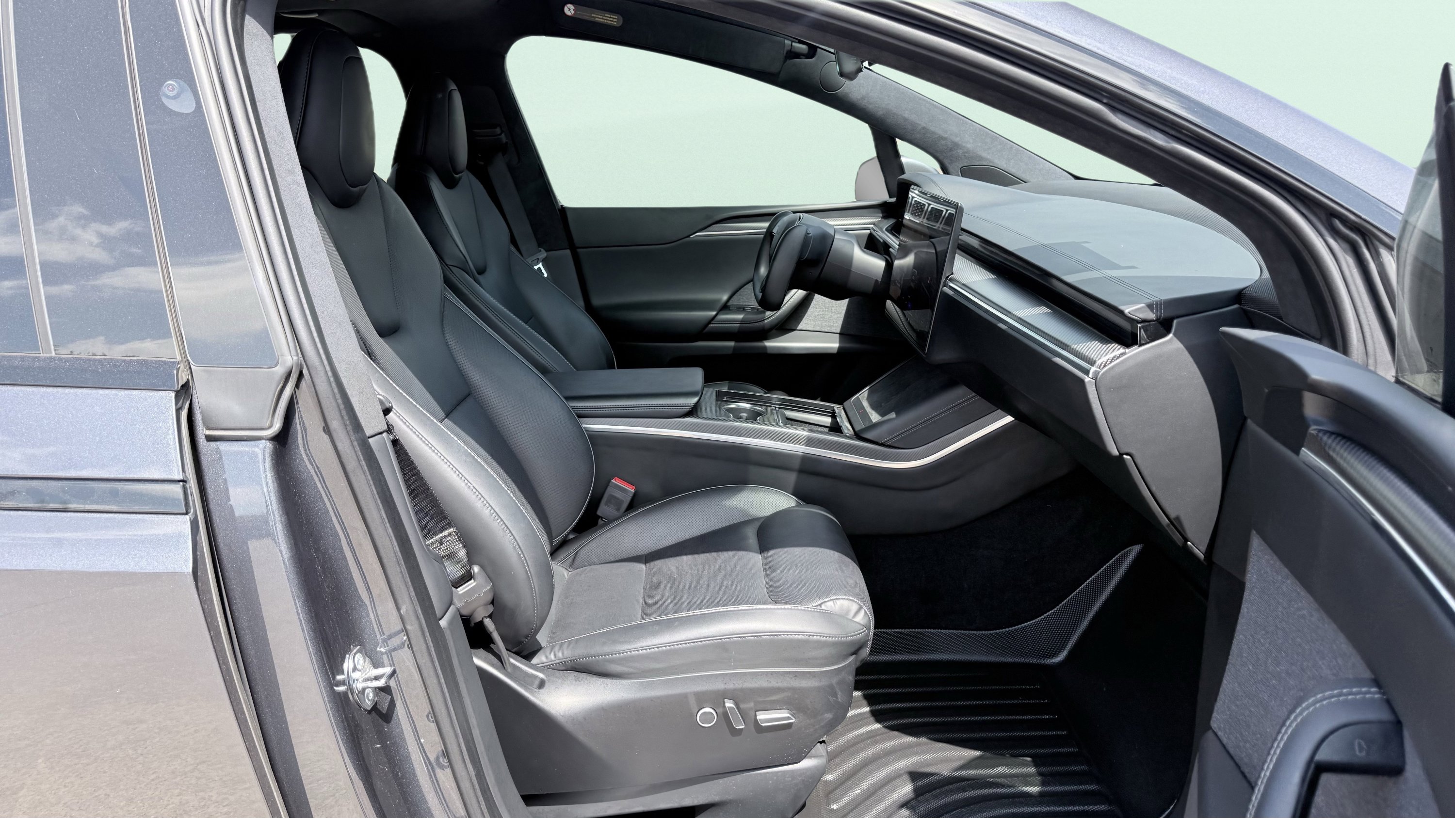 Used 2023 Tesla Model X Plaid image 25