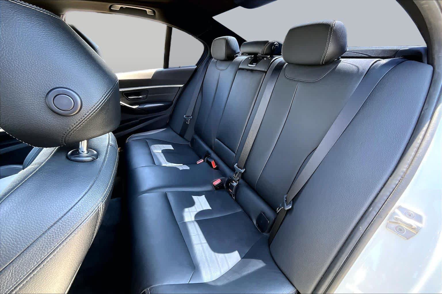 Used 2018 BMW 330i Sedan w/ Convenience Package RWD image 20