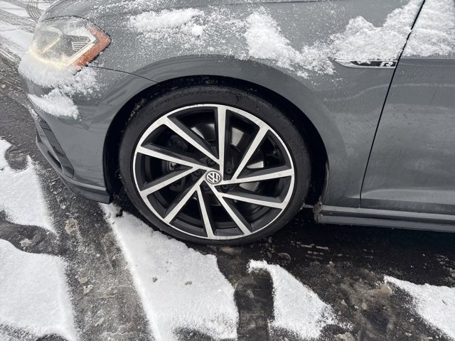 Used 2018 Volkswagen Golf R 4-Door image 26