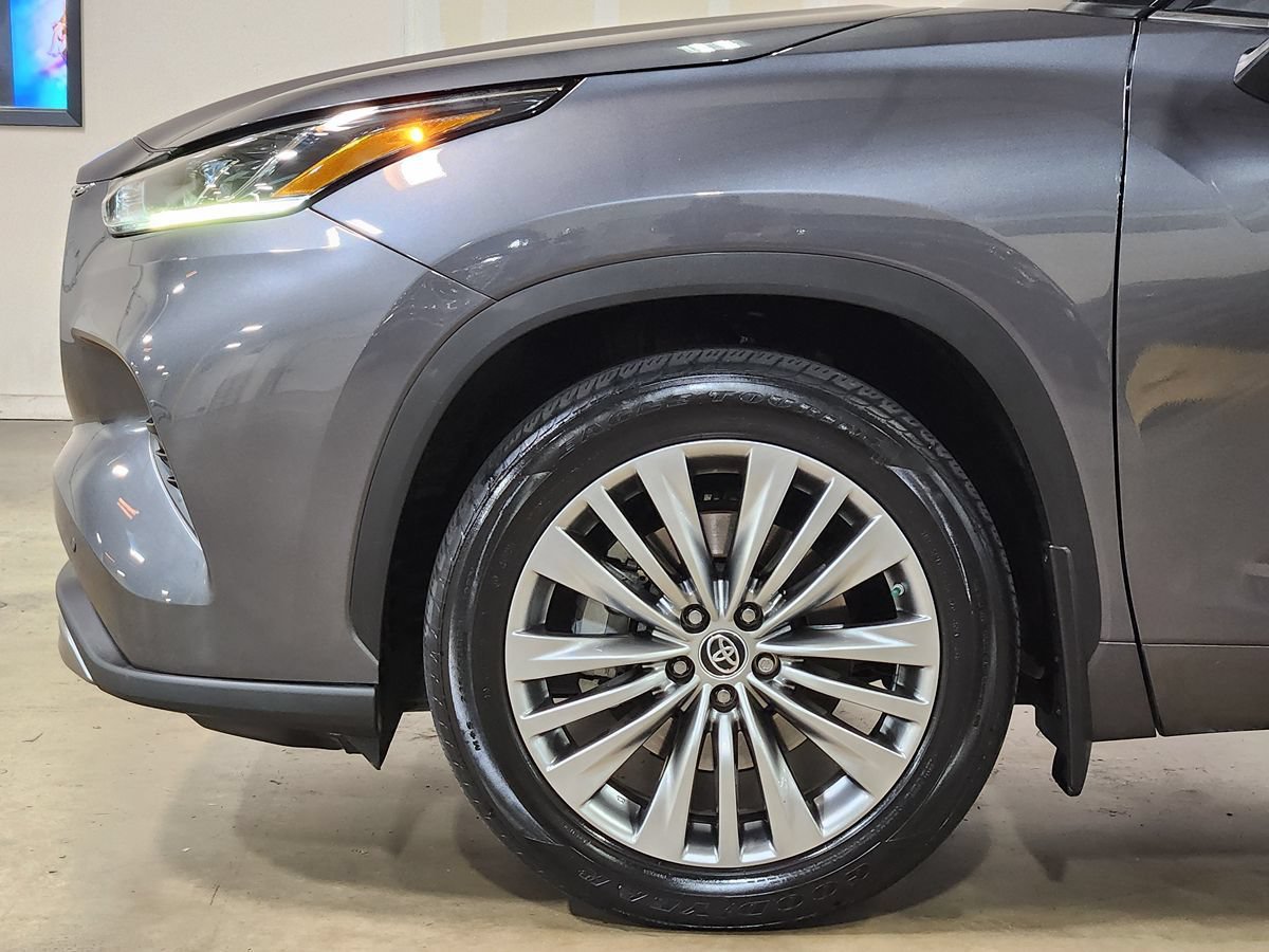 Used 2023 Toyota Highlander Platinum FWD image 5