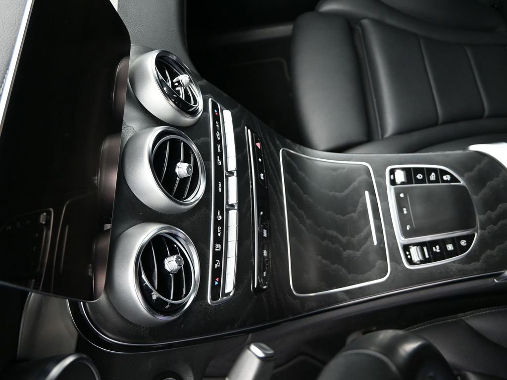 Used 2022 Mercedes-Benz GLC 300 4MATIC Coupe image 19