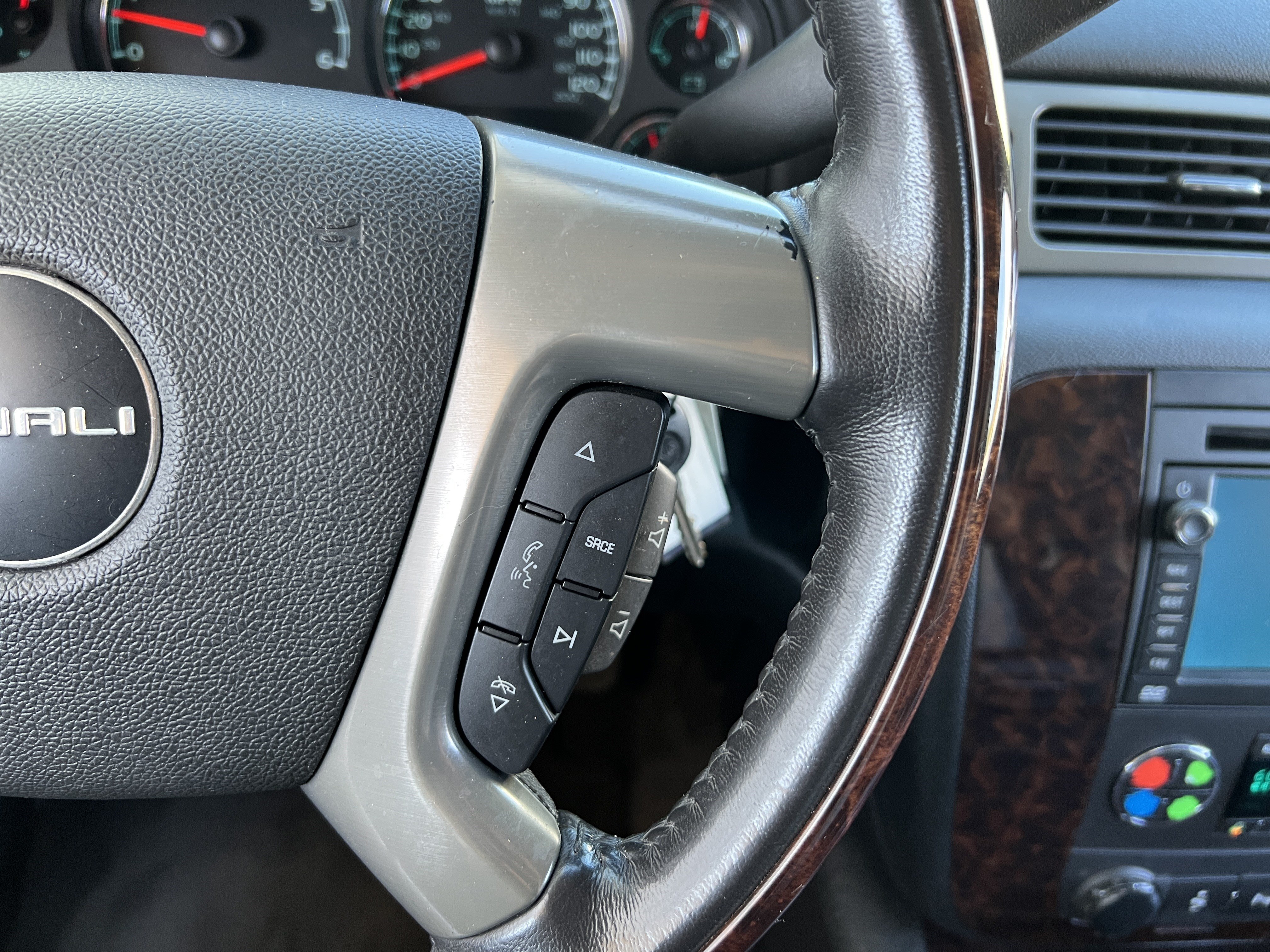 Used 2010 GMC Yukon Denali AWD/4WD image 29
