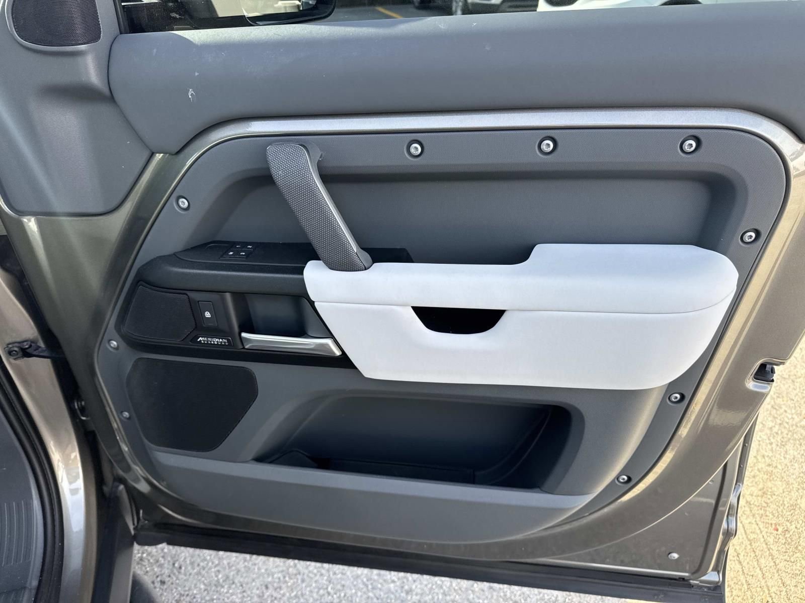 Used 2025 Land Rover Defender 130 X image 14