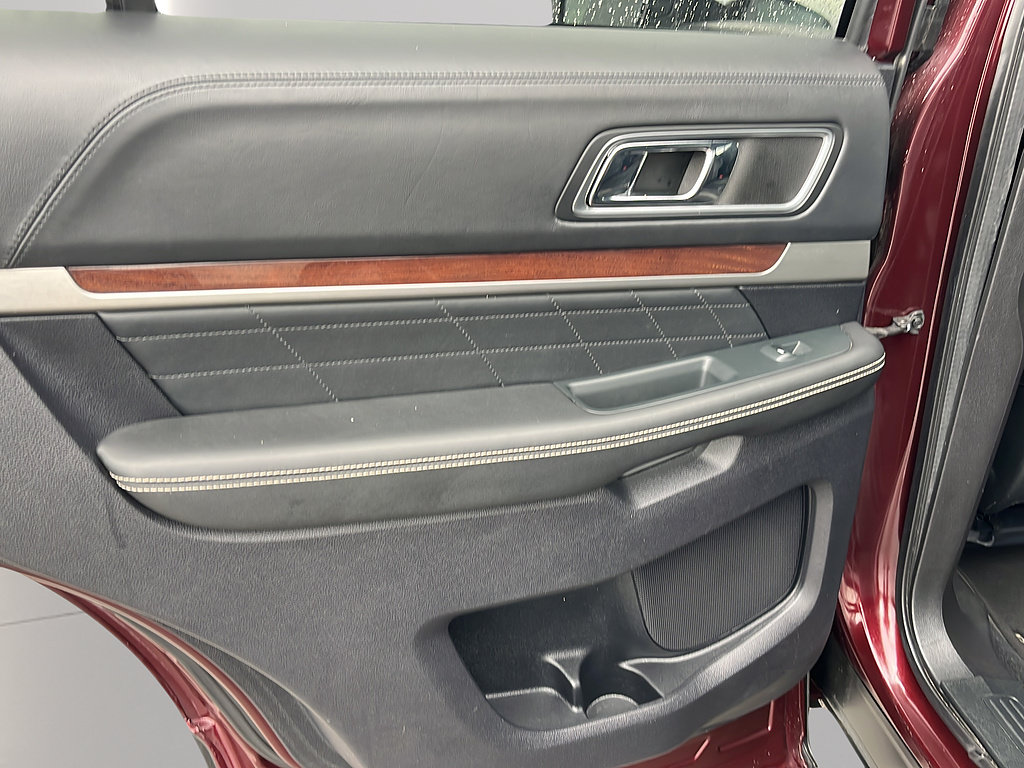 Used 2018 Ford Explorer Platinum AWD/4WD image 19