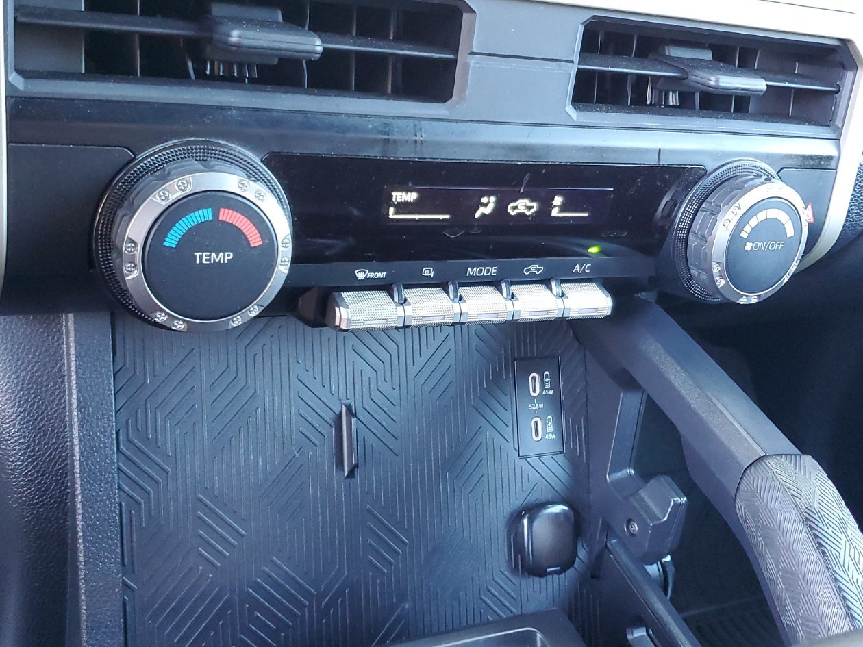 Used 2024 Toyota Tacoma SR5 AWD/4WD image 24