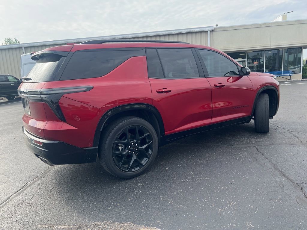 Used 2024 Chevrolet Traverse RS image 3