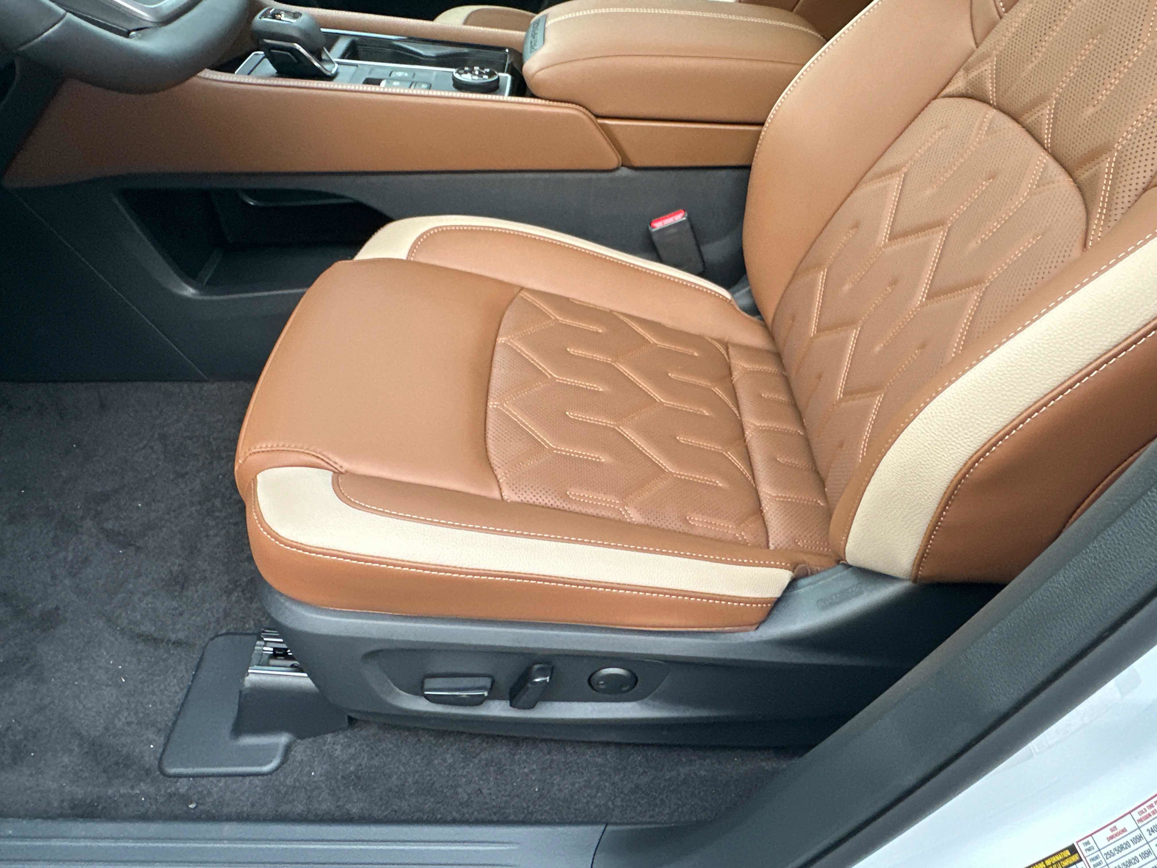 New 2026 Nissan Pathfinder Platinum AWD/4WD image 24
