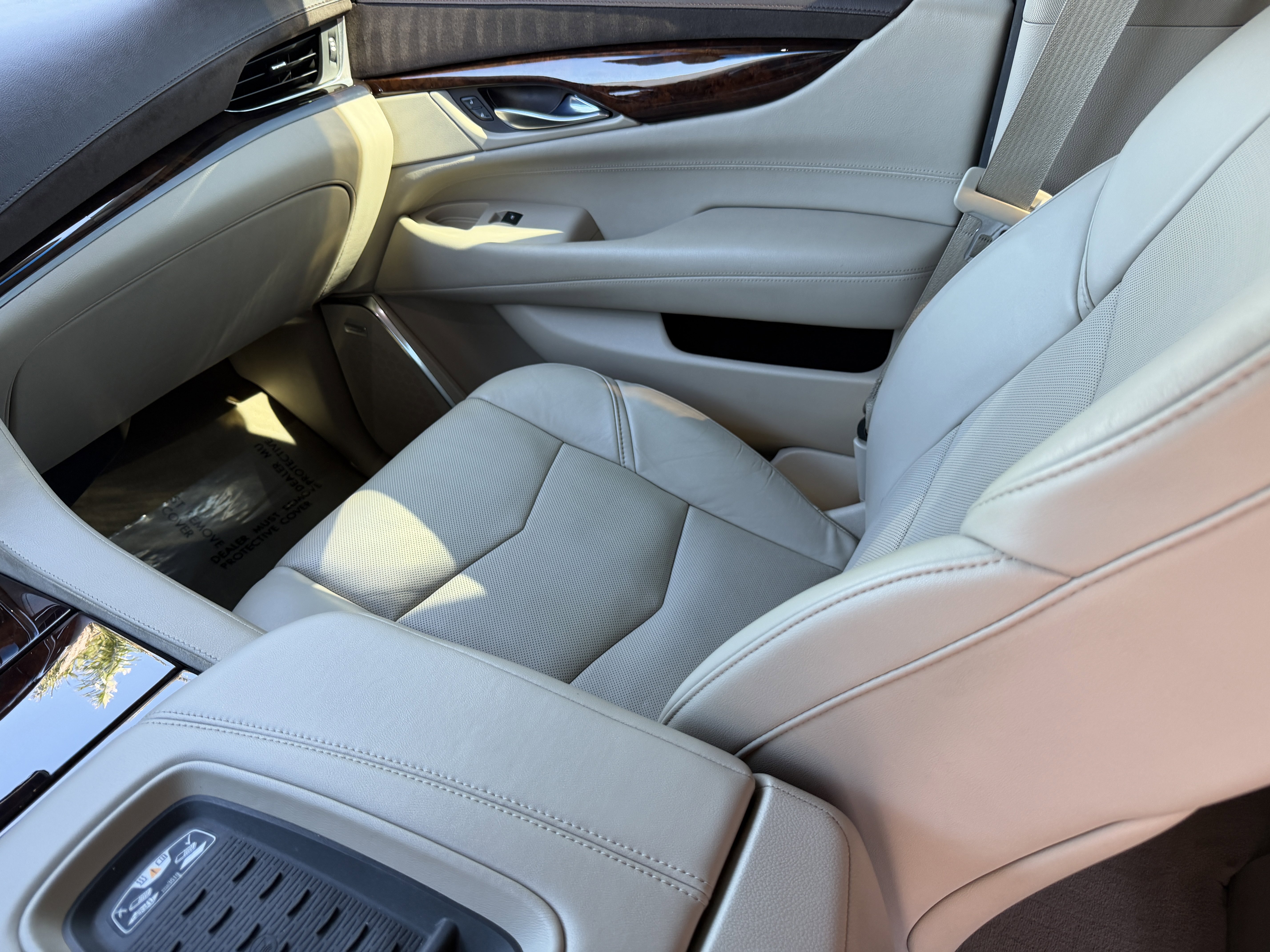 Used 2015 Cadillac Escalade ESV Luxury image 17