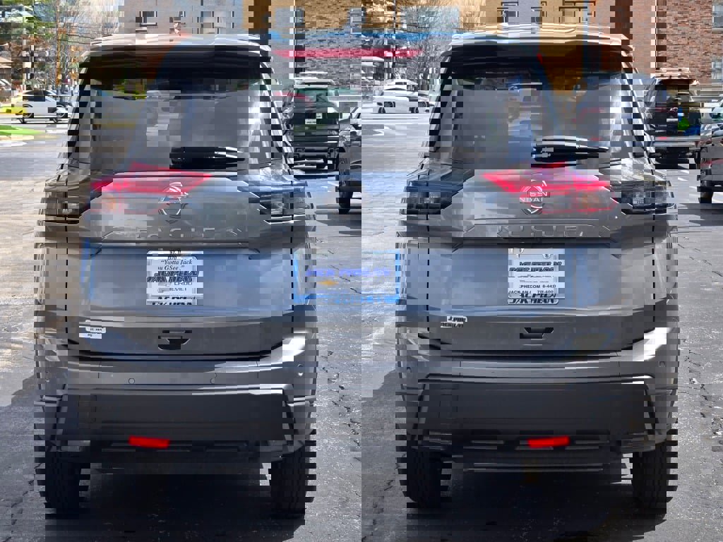 Used 2025 Nissan Rogue SV FWD image 12