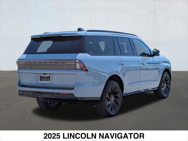 Used 2025 Lincoln Navigator Reserve w/ Jet Appearance Package image 5