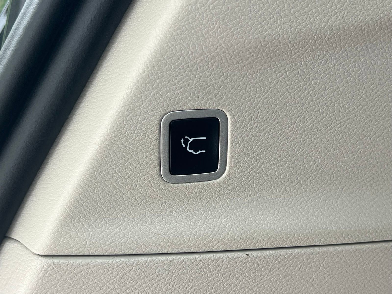 Used 2023 Chrysler Pacifica Limited FWD image 16
