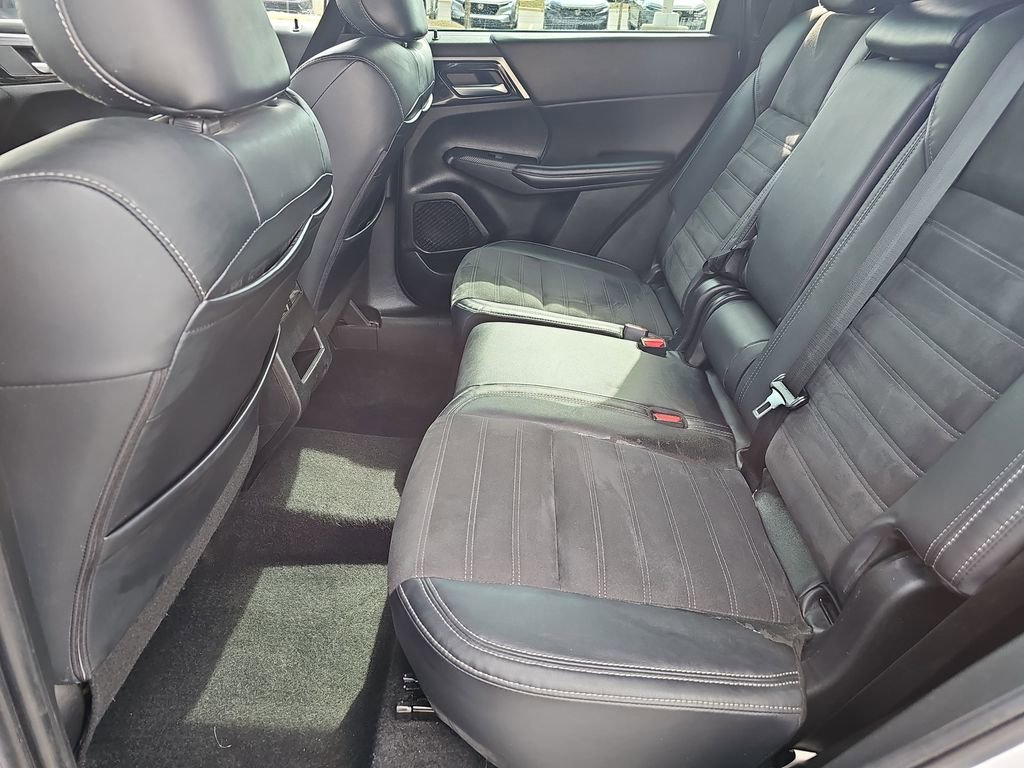 Used 2023 Mitsubishi Outlander SE image 15