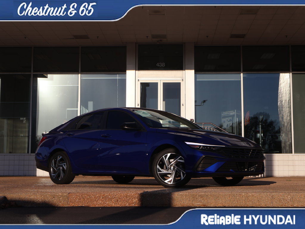 Certified 2025 Hyundai Elantra SEL FWD image 2