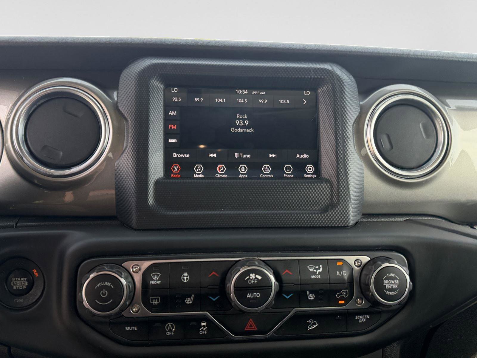 Used 2018 Jeep Wrangler Unlimited Sahara w/ Dual Top Group image 21