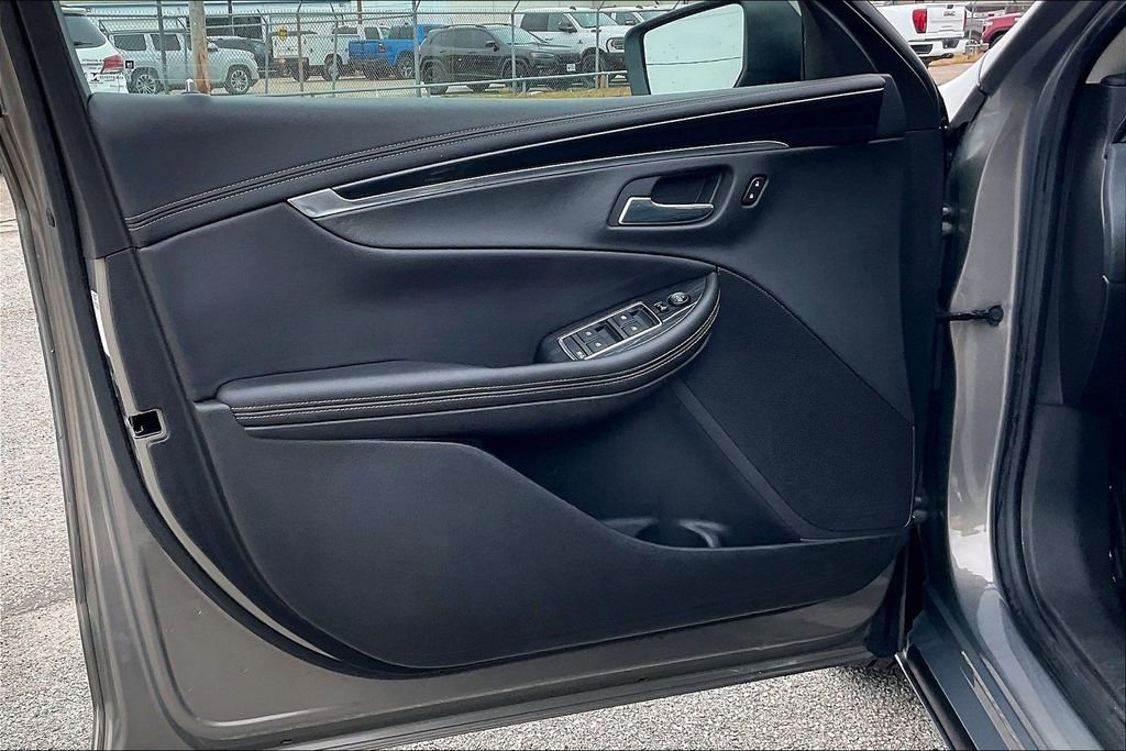Used 2018 Chevrolet Impala LT FWD image 17