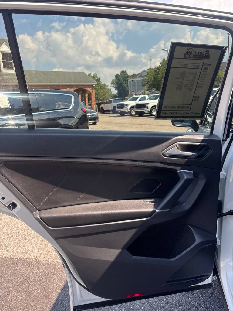 Used 2020 Volkswagen Tiguan SEL Premium R-Line w/ 3rd Row Seat Package AWD/4WD image 22