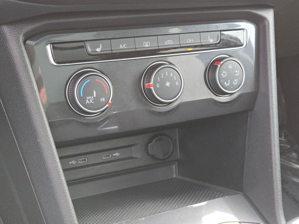 Used 2024 Volkswagen Tiguan Wolfsburg Edition image 33