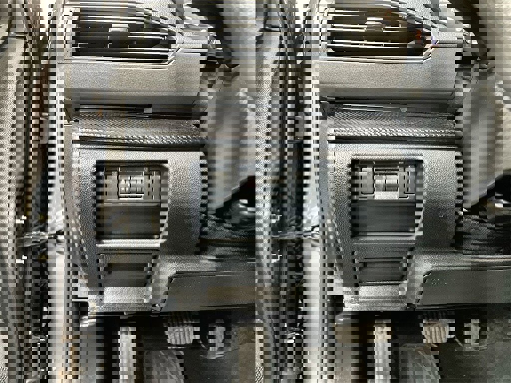 Used 2025 Subaru Crosstrek 2.0i Premium image 13