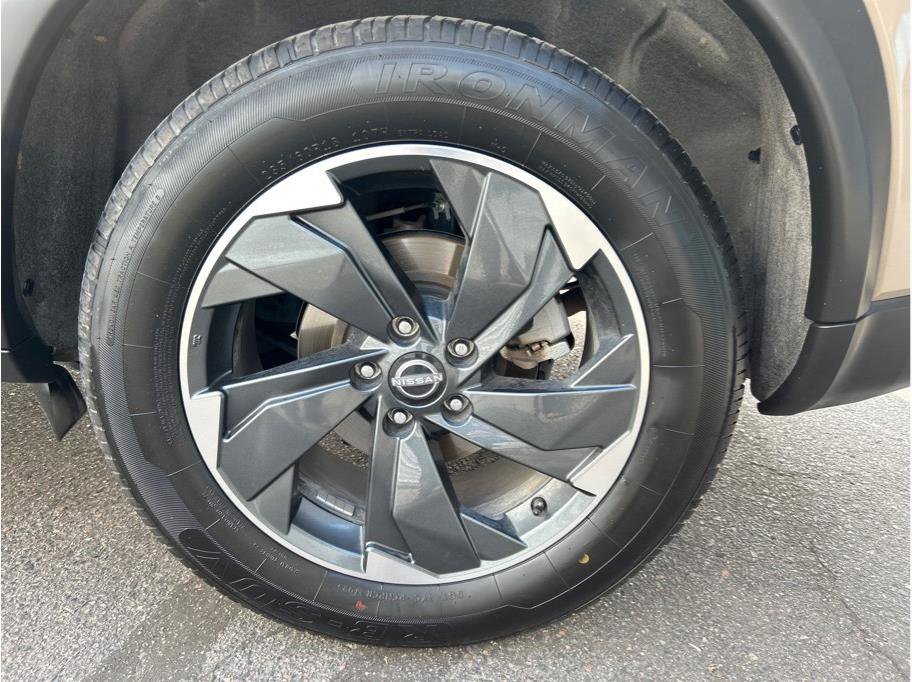 Used 2024 Nissan Rogue SV image 24