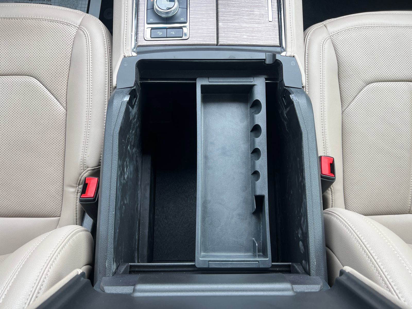 Used 2023 Ford Expedition Limited AWD/4WD image 26