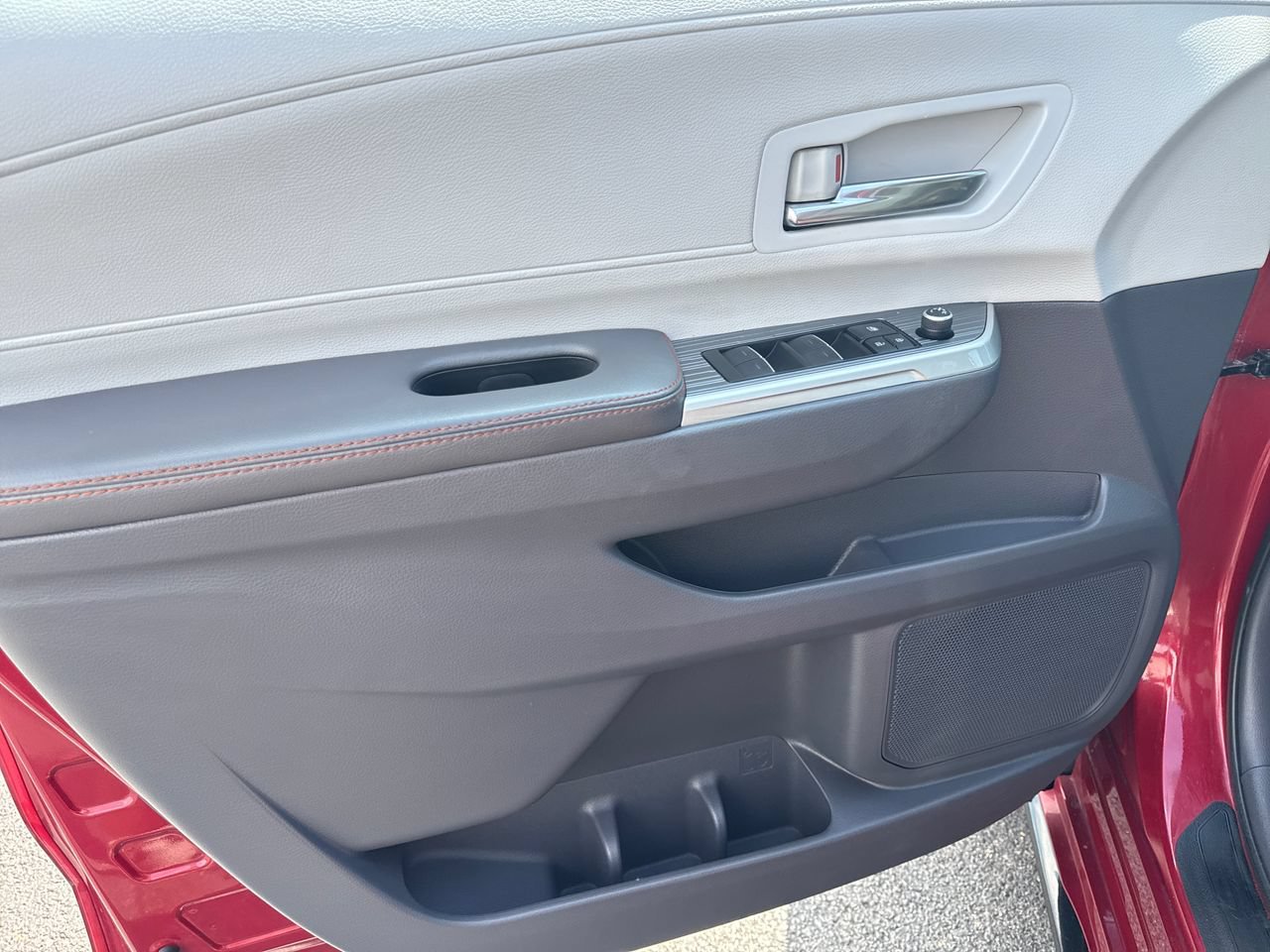 Used 2022 Toyota Sienna XSE FWD image 17