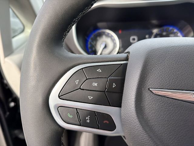Used 2024 Chrysler Pacifica Touring-L image 18