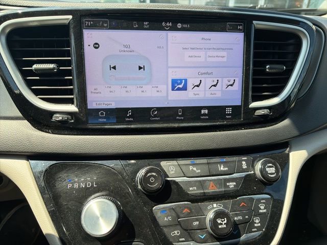 Used 2024 Chrysler Pacifica Touring-L FWD image 15