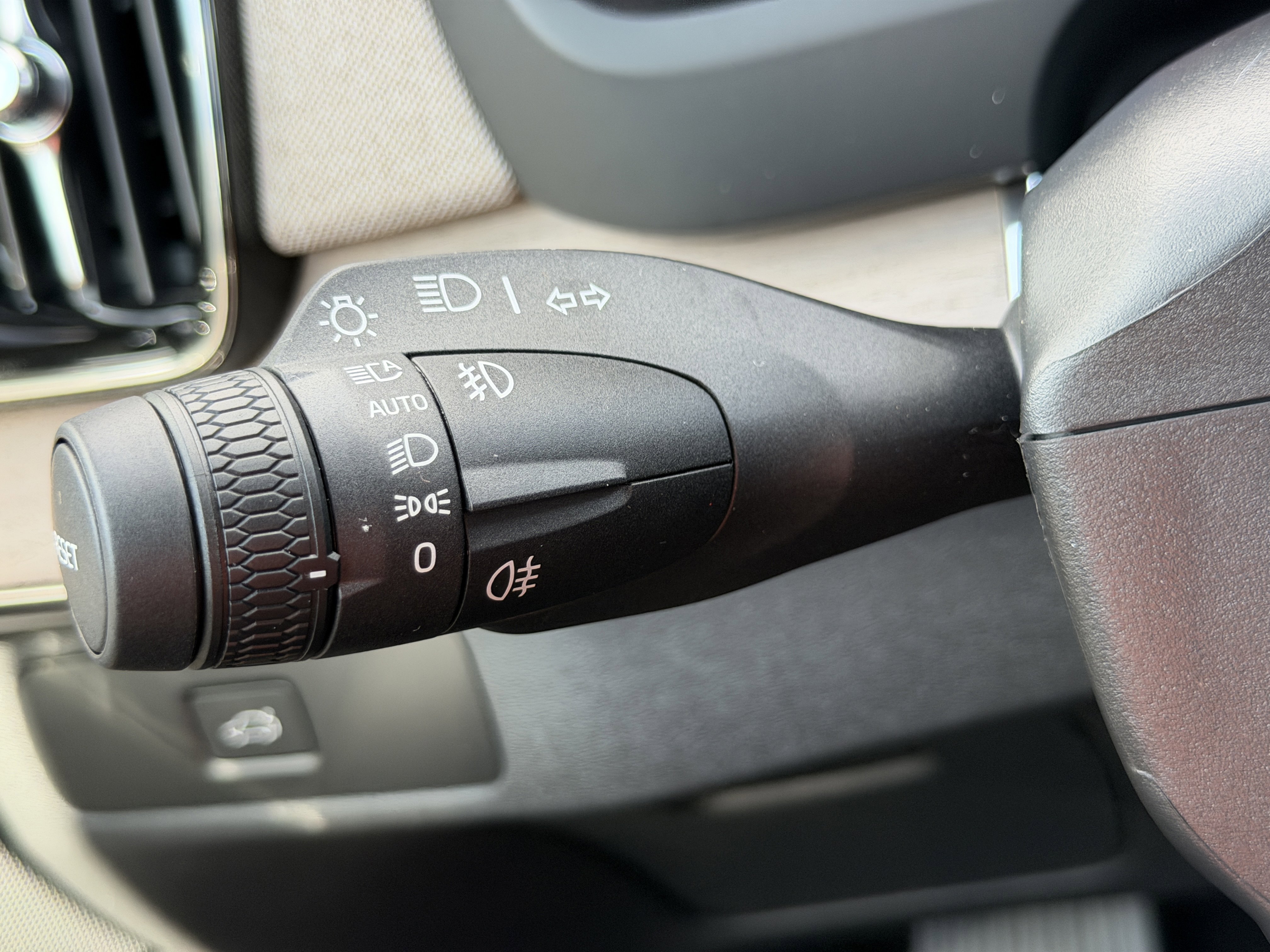 New 2026 Volvo XC90 B5 Core w/ Protection Package image 27