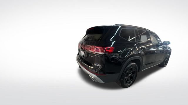 Certified 2025 Volkswagen Atlas Peak Edition SE AWD/4WD image 9