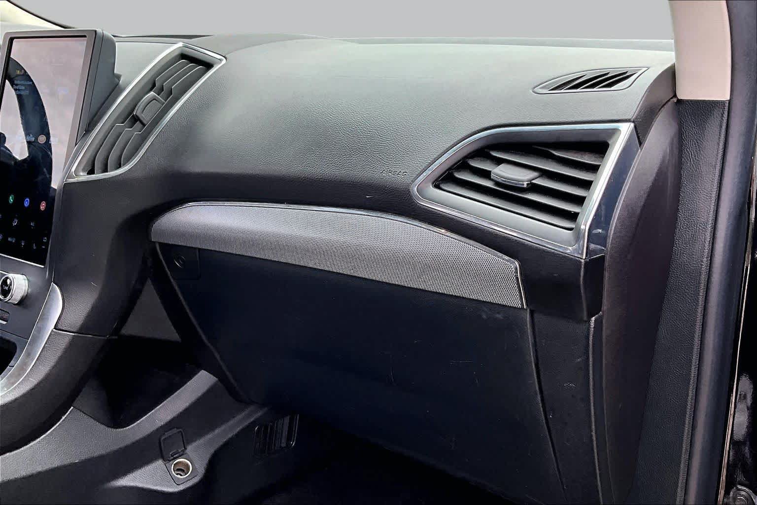 Used 2022 Ford Edge Titanium AWD/4WD image 19