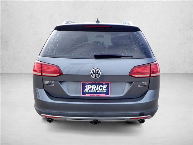 Used 2018 Volkswagen Golf SE image 3