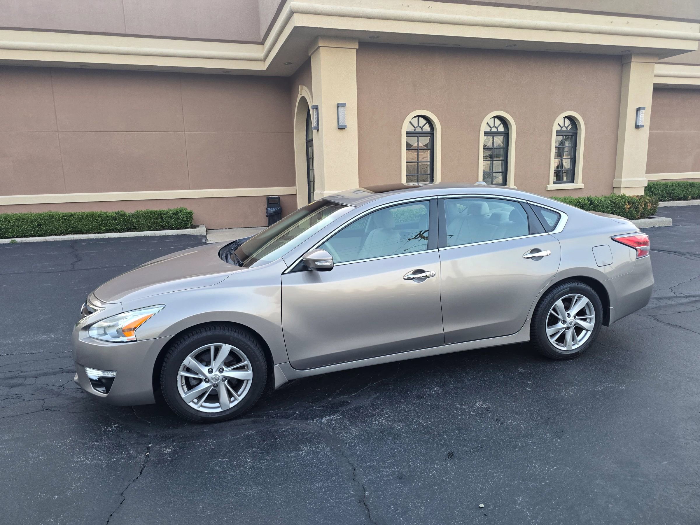 Used 2015 Nissan Altima 2.5 SL w/ Technology Package FWD image 4