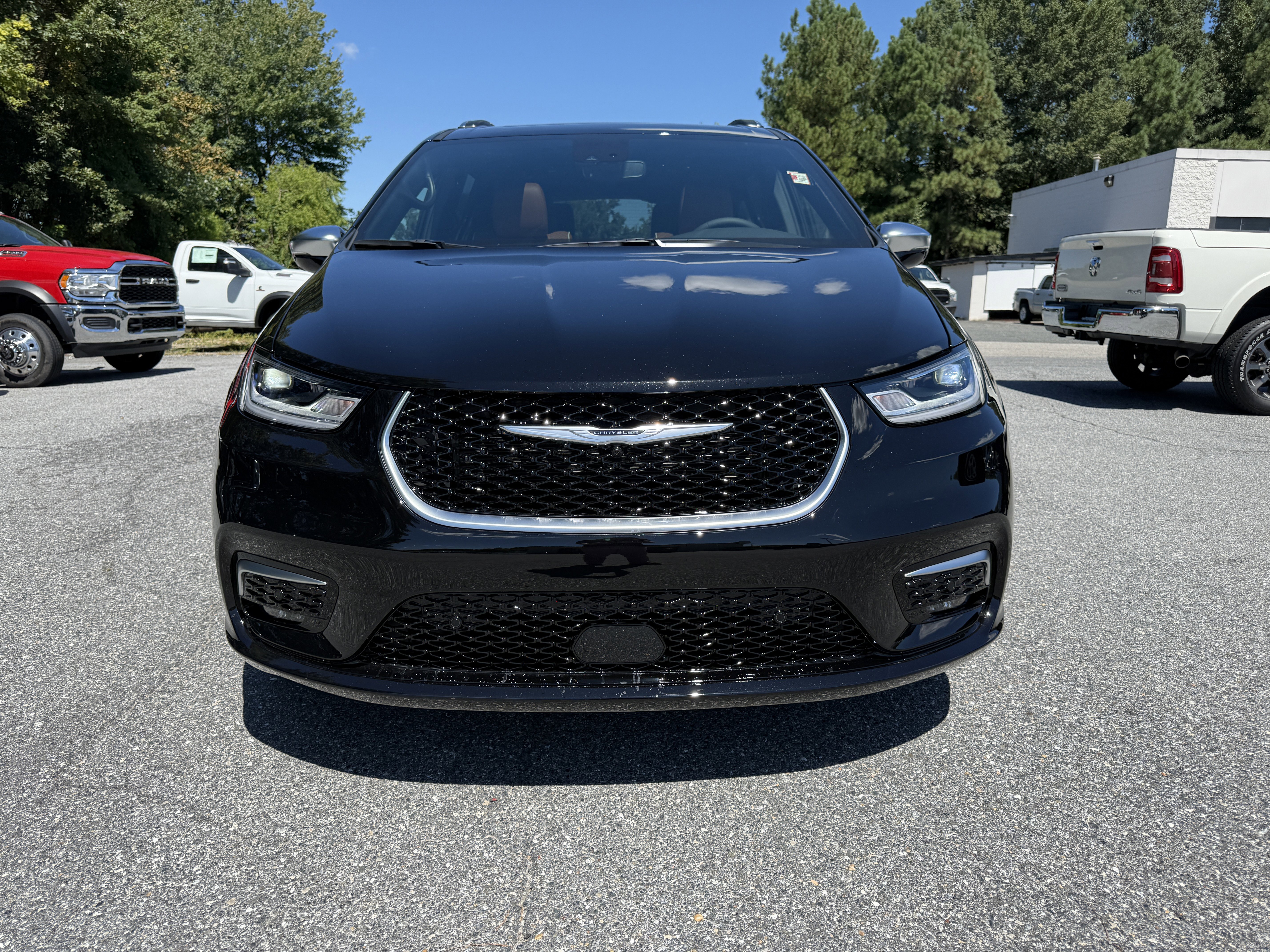 New 2026 Chrysler Pacifica Pinnacle image 2