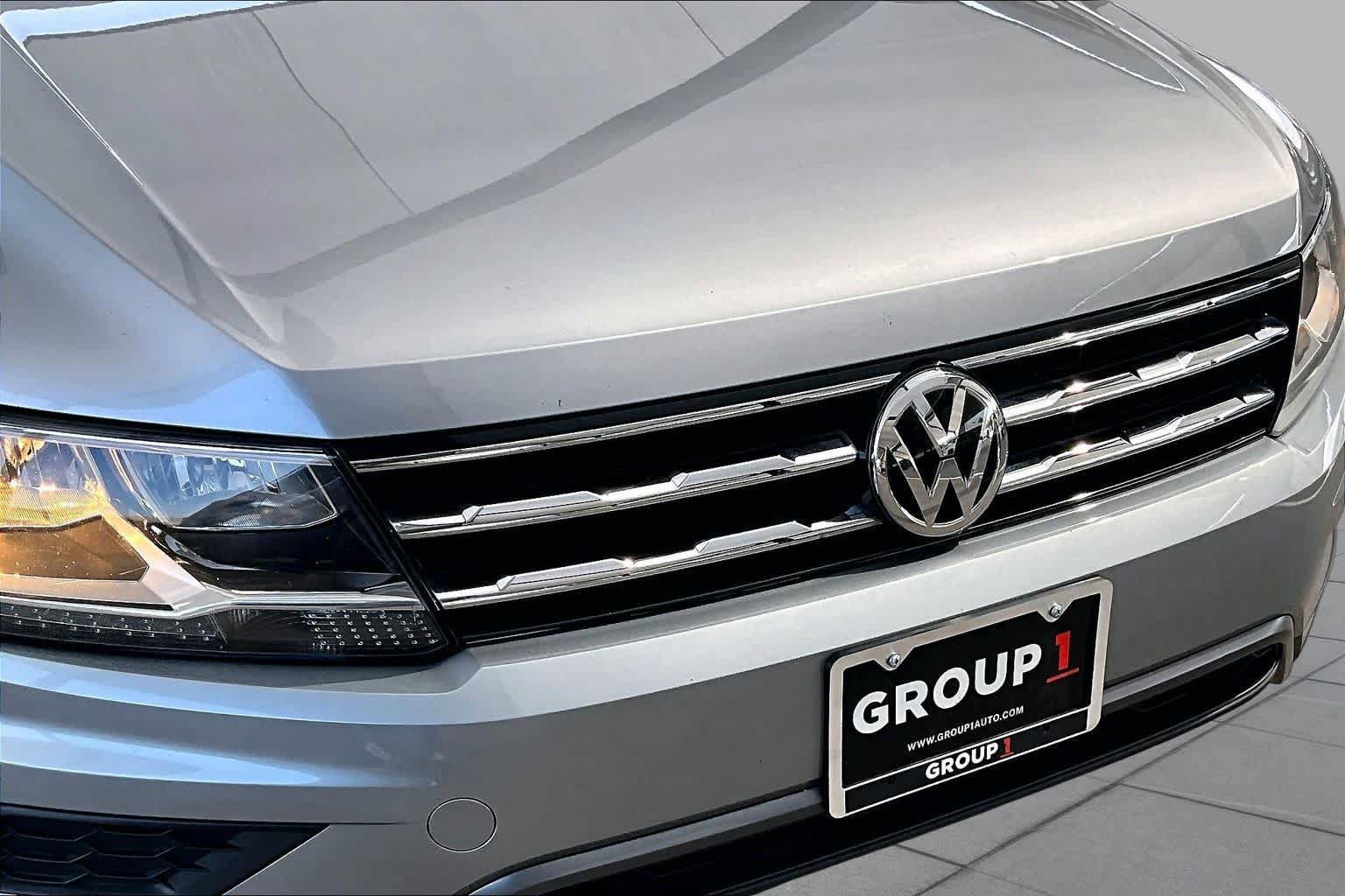 Used 2020 Volkswagen Tiguan SE w/ Panoramic Sunroof Package FWD image 30