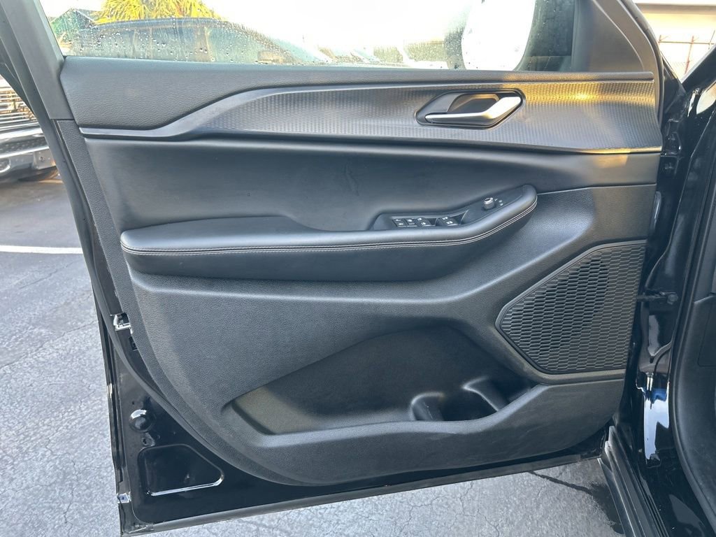 Used 2023 Jeep Grand Cherokee L Laredo image 35