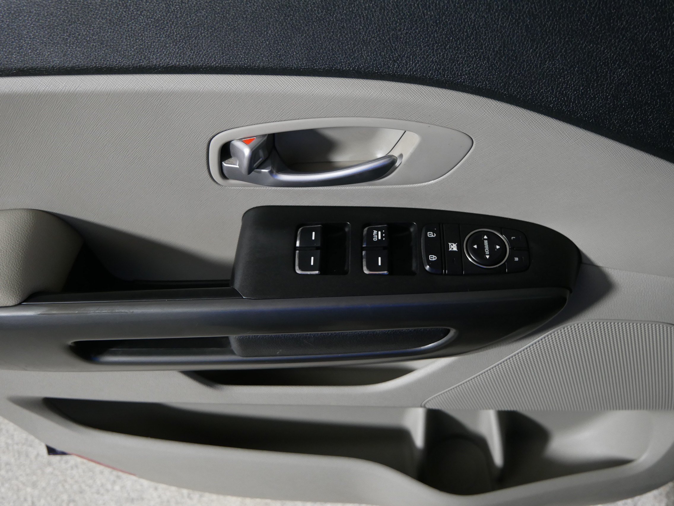 Used 2019 Kia Sedona LX FWD image 19