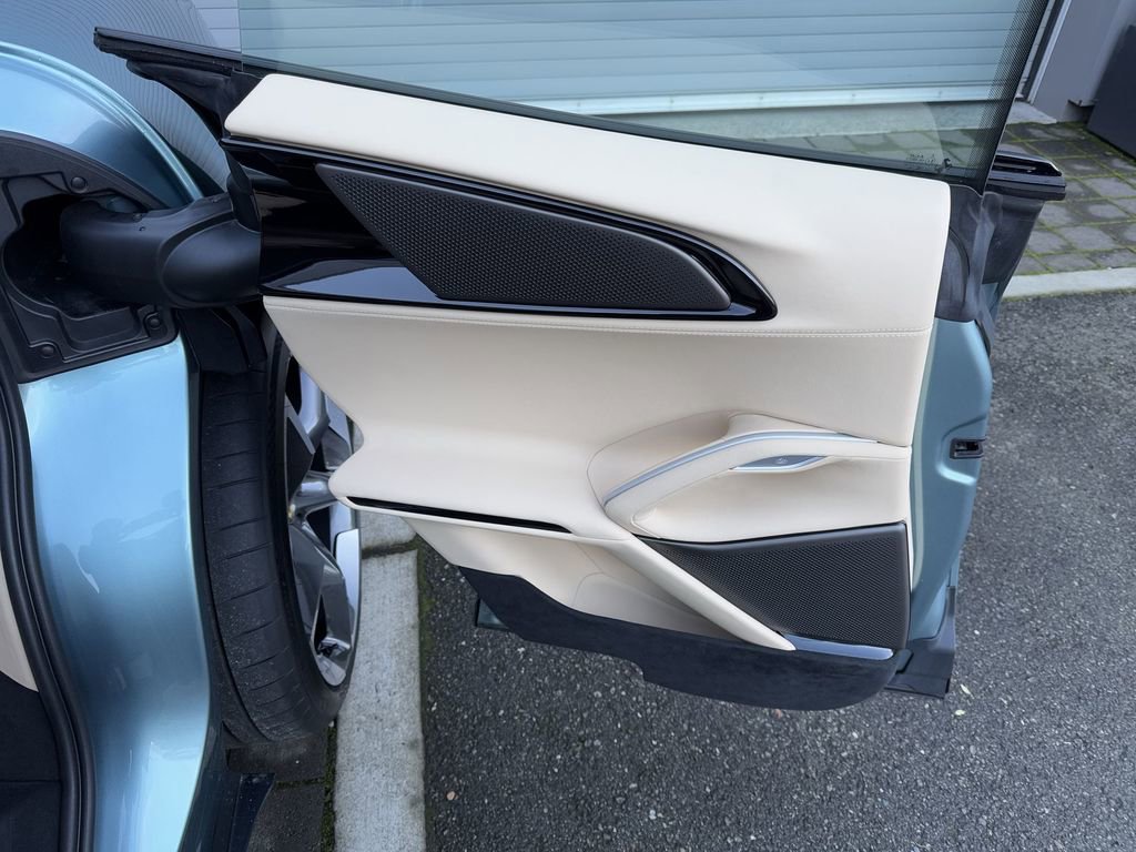 Used 2023 Ferrari Purosangue image 30