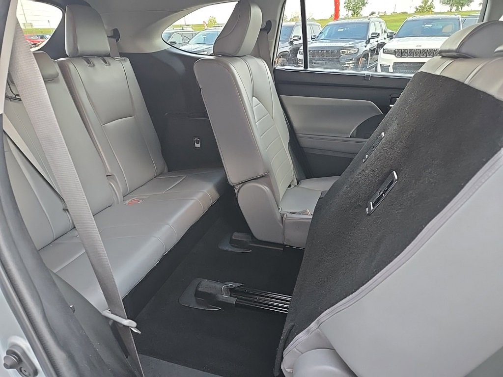 Used 2021 Toyota Highlander XLE image 97