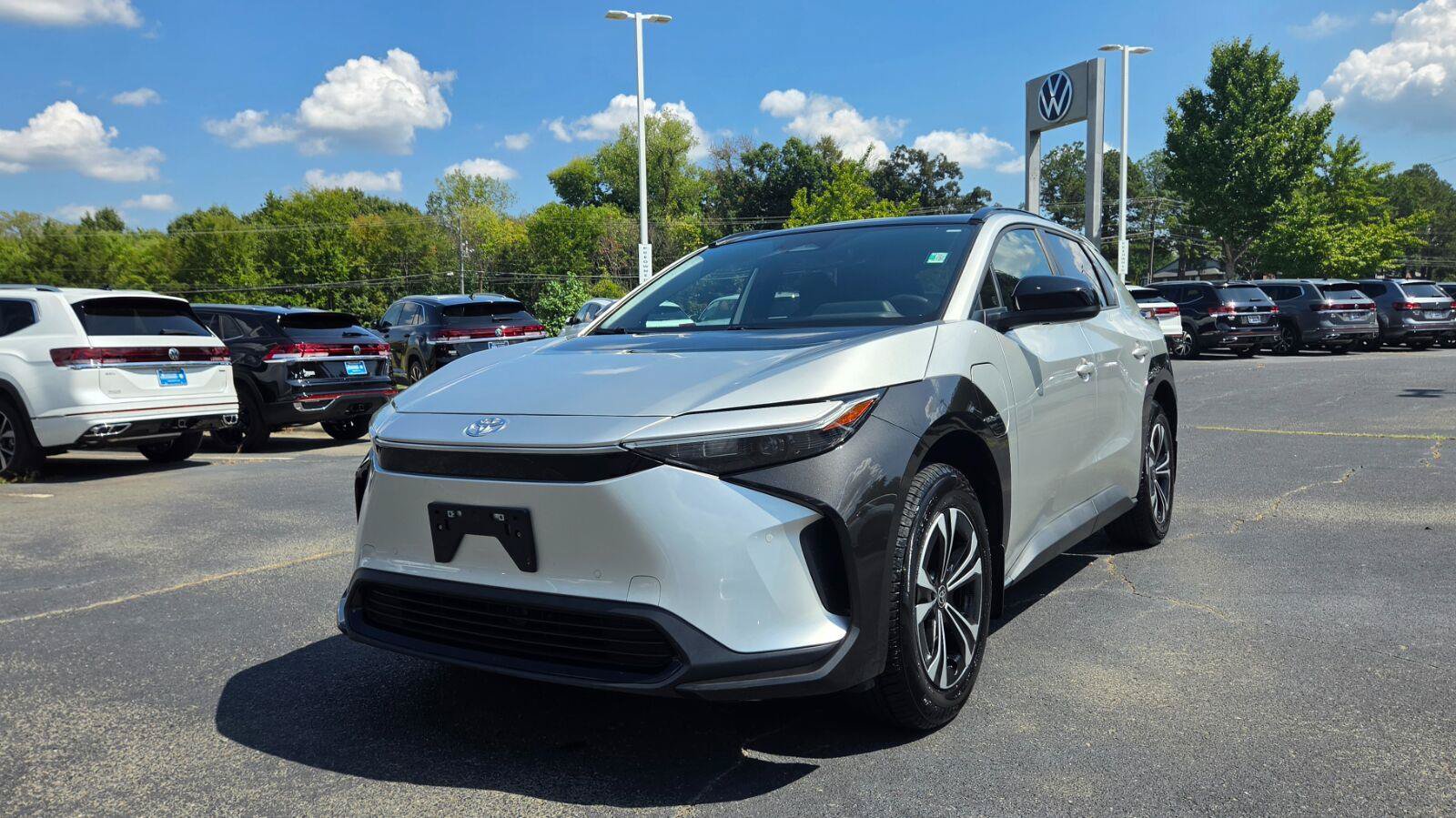 Used 2023 Toyota bZ4X AWD image 9