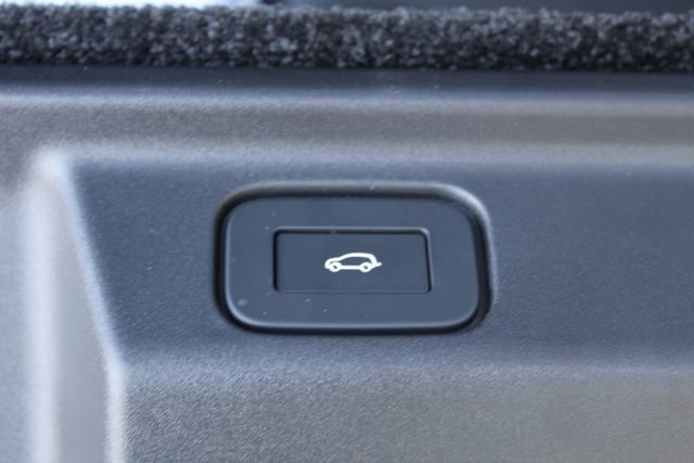 Used 2025 Land Rover Range Rover SV image 26