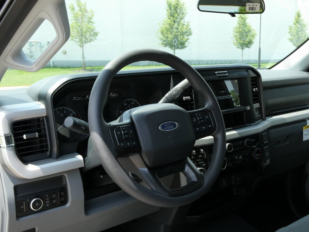 New 2025 Ford F350 XLT image 4
